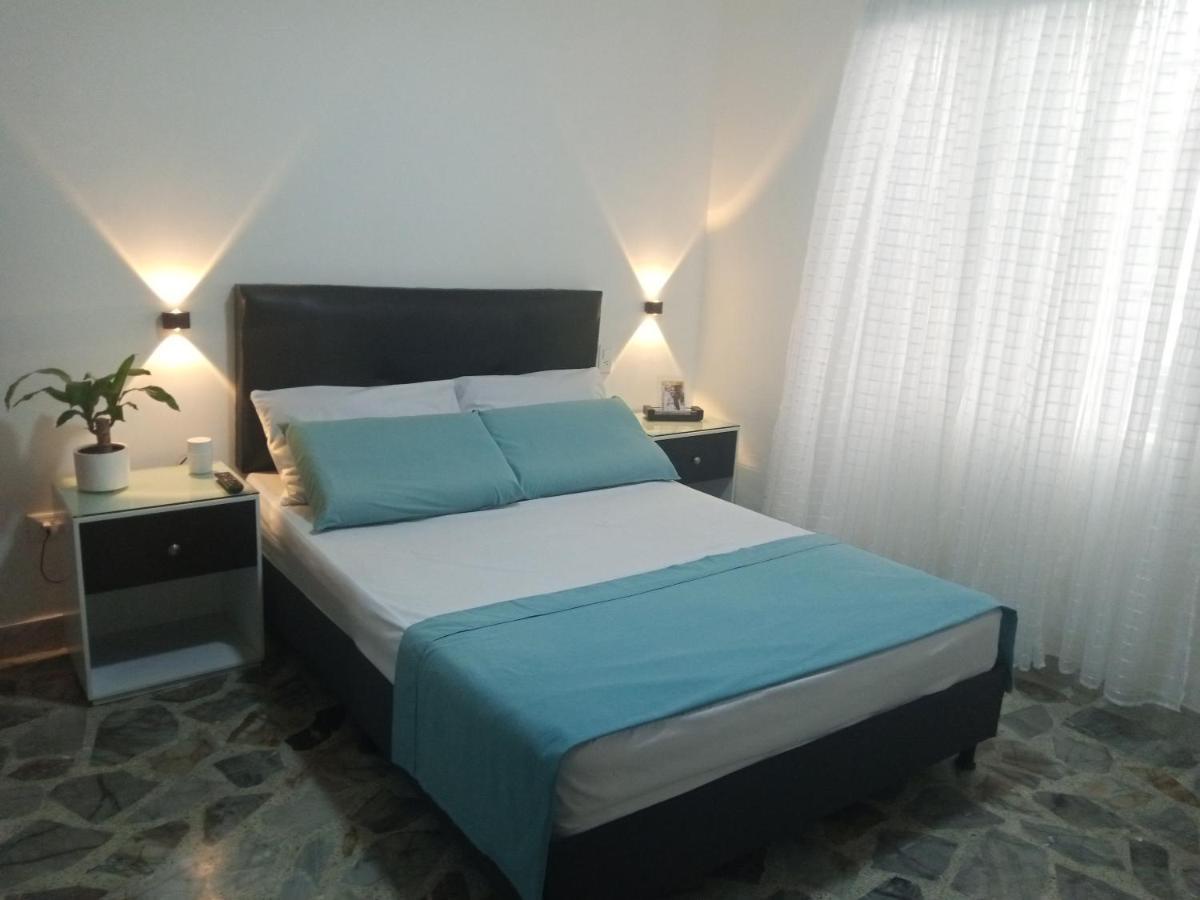 Vip Apartasuites Rosales Medellín Eksteriør billede