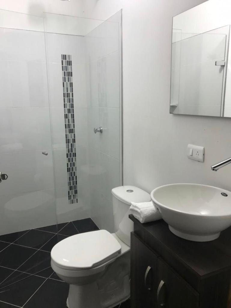 Vip Apartasuites Rosales Medellín Eksteriør billede